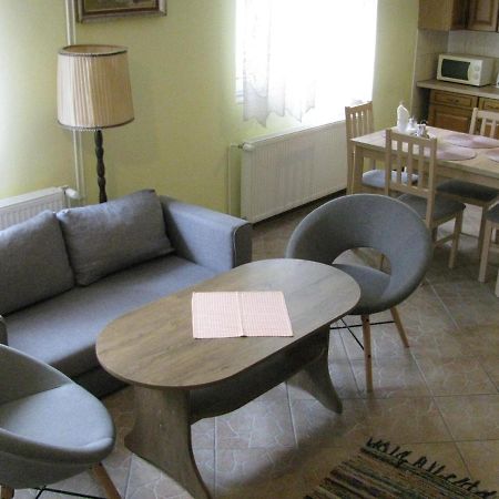 Modern Apartment In Carlsbad With Garden Karlsbad Eksteriør billede