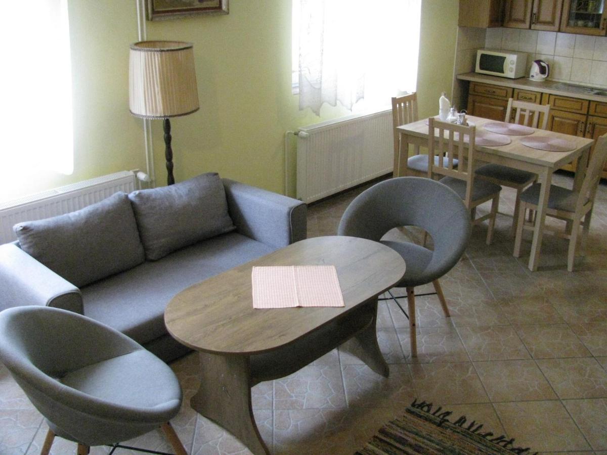 Modern Apartment In Carlsbad With Garden Karlsbad Eksteriør billede